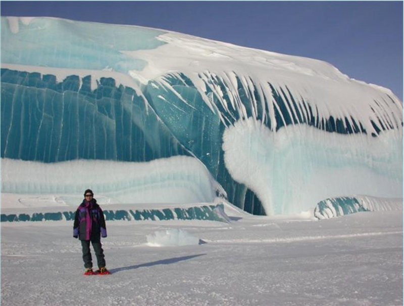 Замерзшая волна в Антарктиде