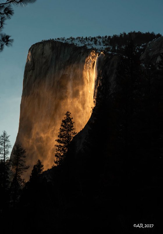 Национальный парк Йосемити водопад лошадиный хвост