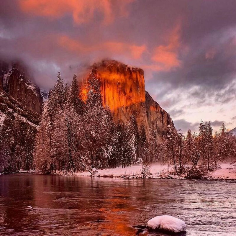Огненный водопад» в Йосемитском национальном парке (США)