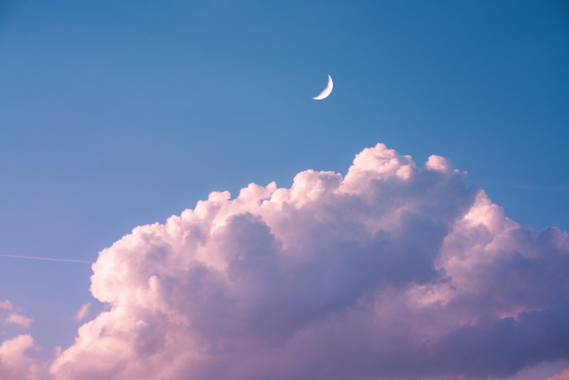 Луна из облаков