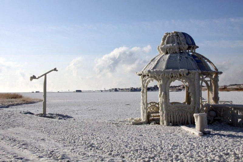 Замерзла бухта Новороссийск