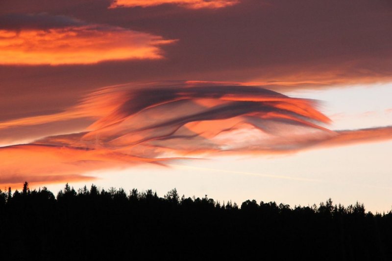 Лентикулярные облака на Камчатке