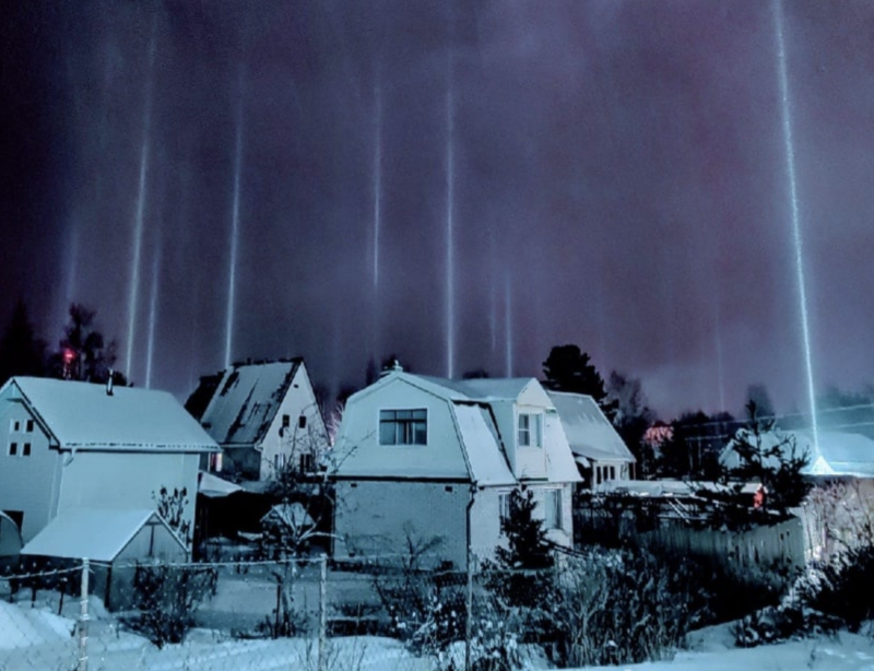 Световой столб в Мороз природное явление в Карелии