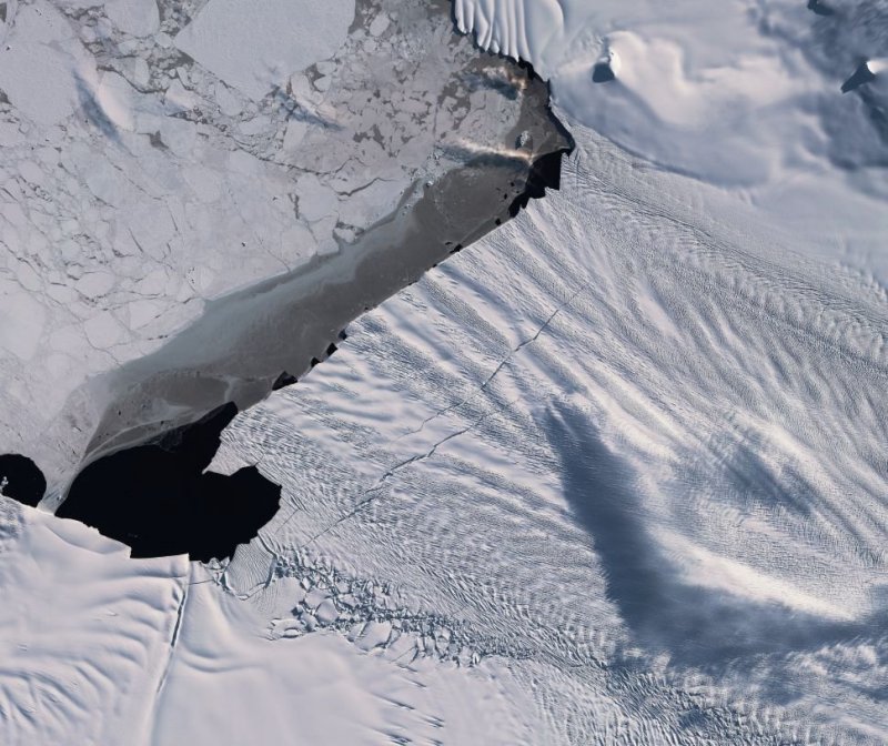 Самый большой Айсберг отколовшийся от Антарктиды