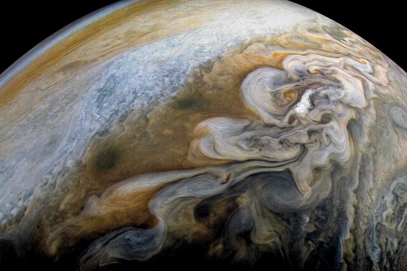 Снимки Юпитера с зонда Juno