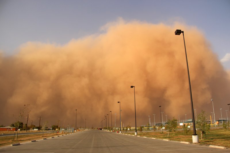 Пыльная буря в Астрахани
