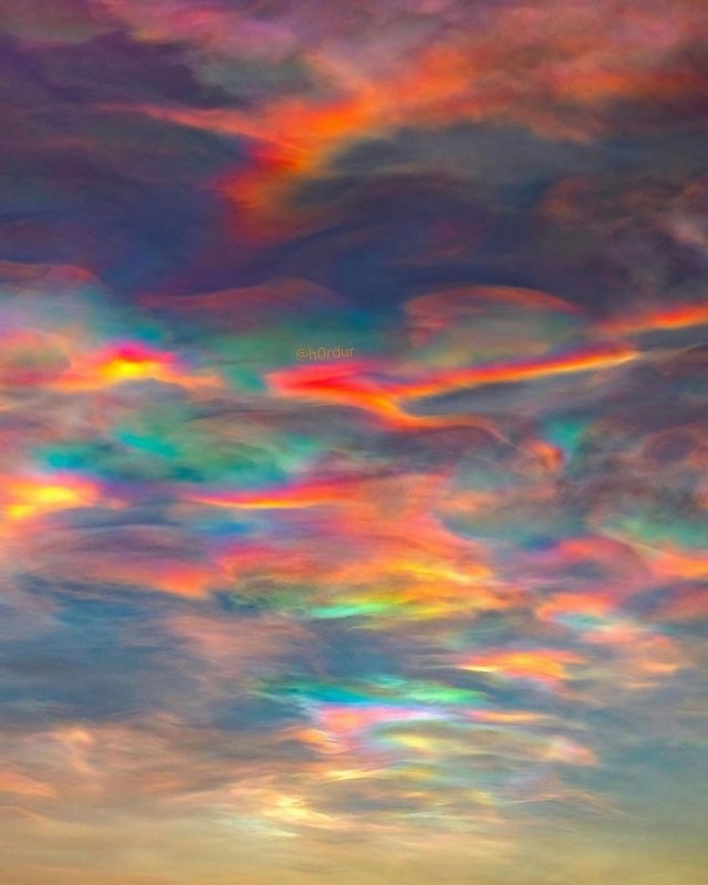 Природное явление перламутровые облака
