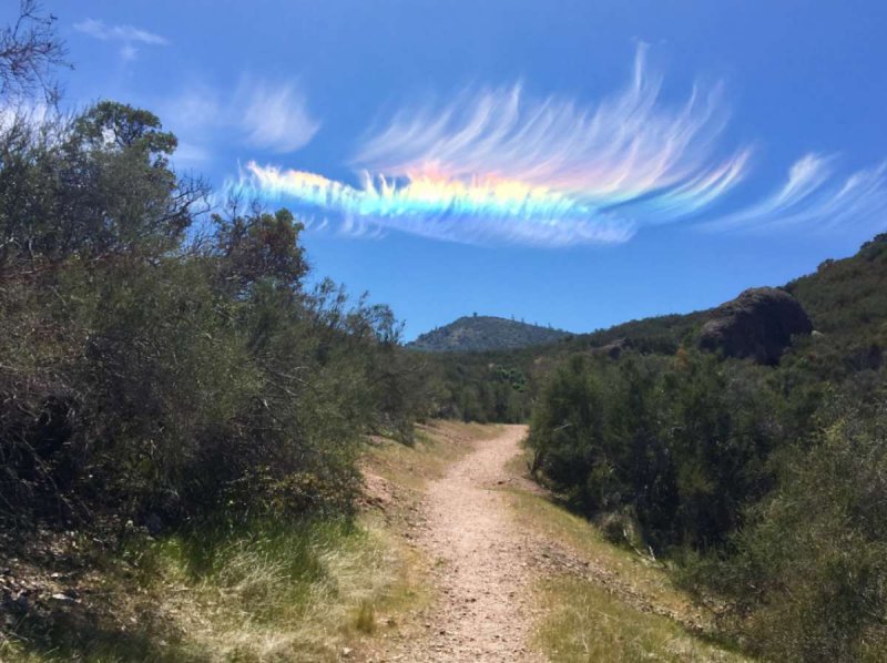 Радужные облака явление природы фото