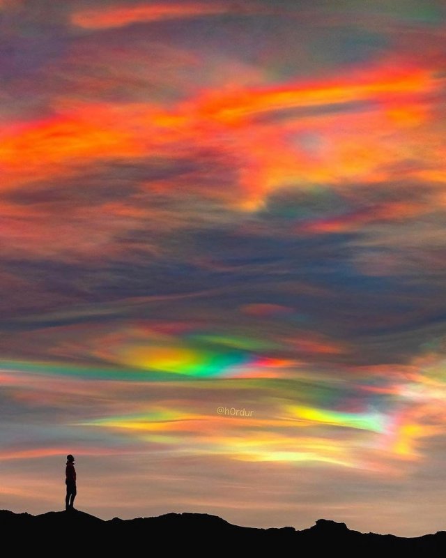 Облака в виде радуги