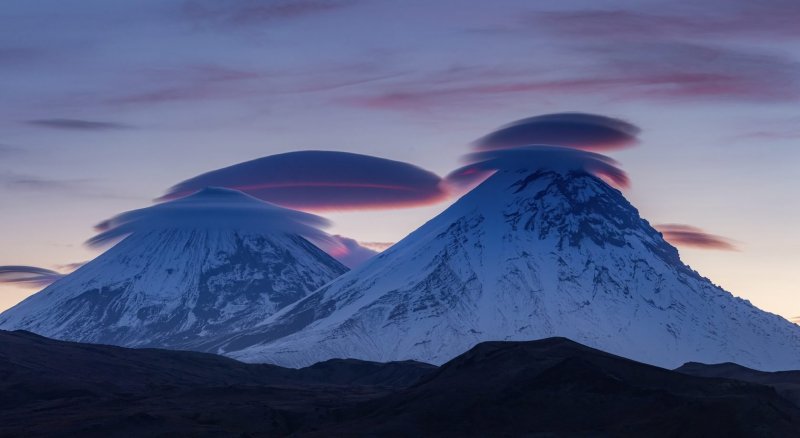 Вулкан Ключевская сопка лентикулярные облака