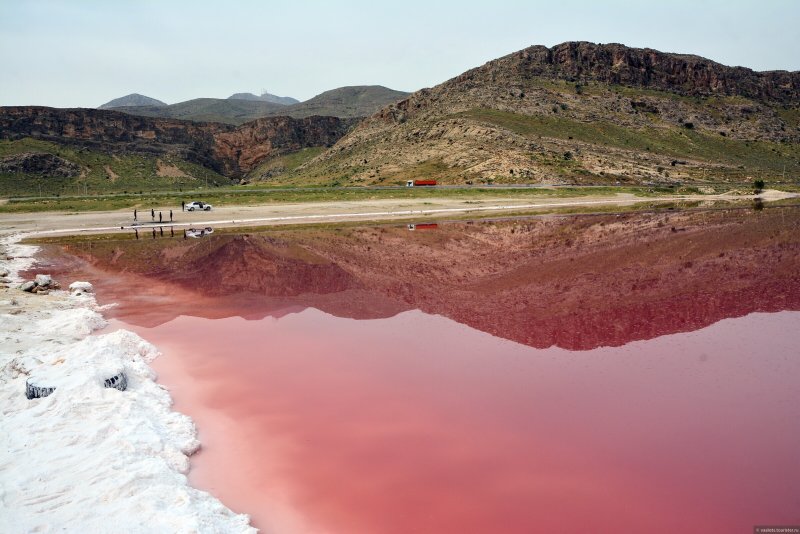 Кровавое озеро Шираз