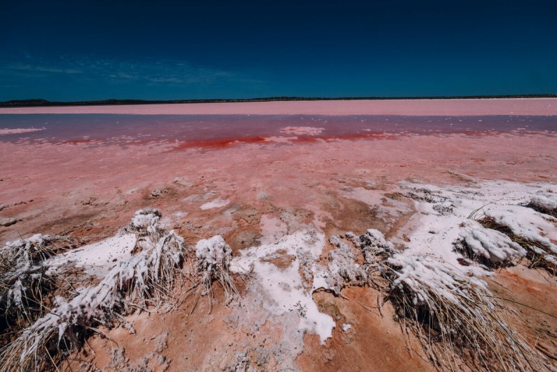 Красное озеро в Казахстане