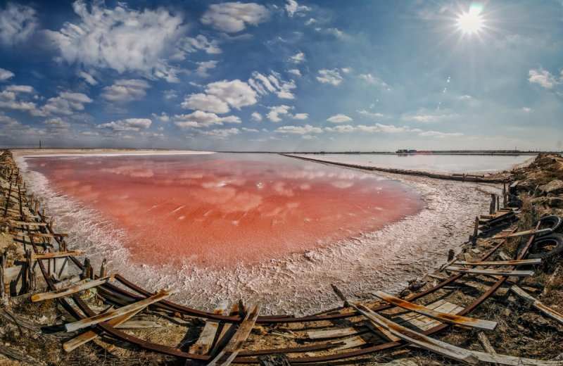 Розовое озеро в Крыму Сасык Сиваш