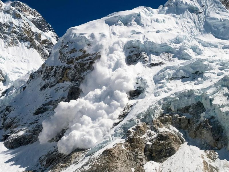 Горы Гималаи лавина