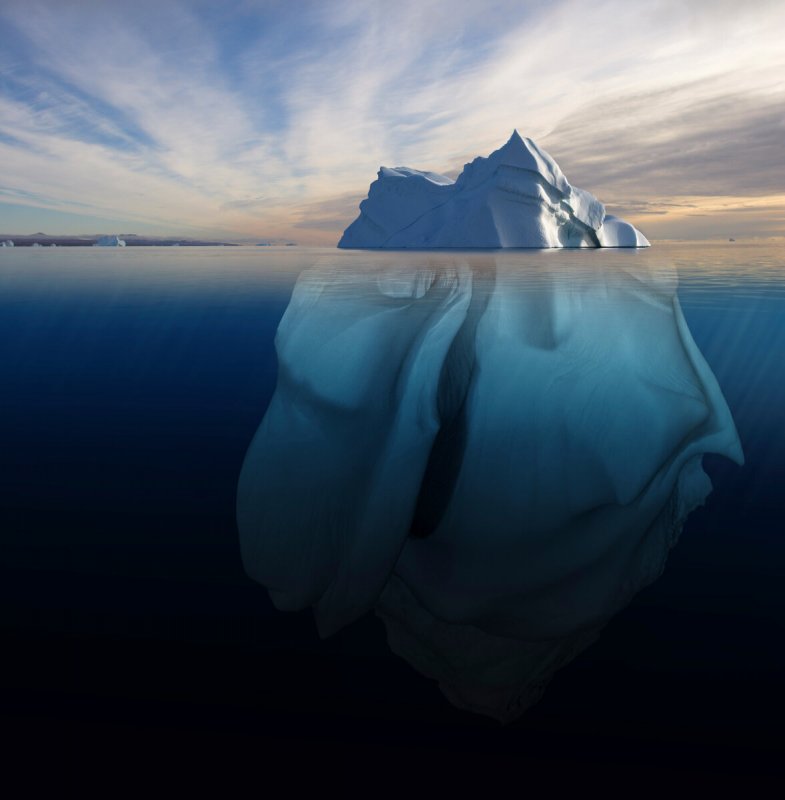 Огромный Айсберг под водой