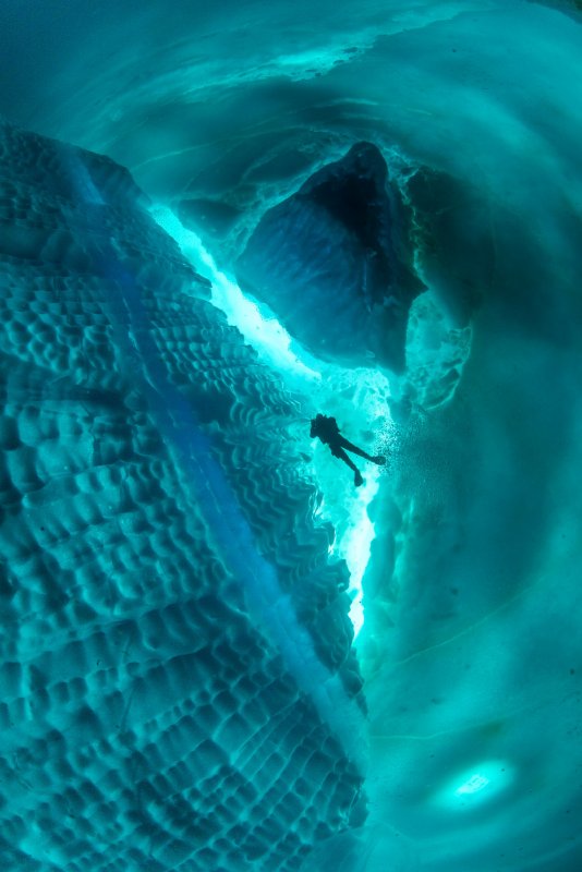 Айсберг большой под водой
