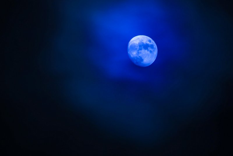 Голубая Луна в космосе