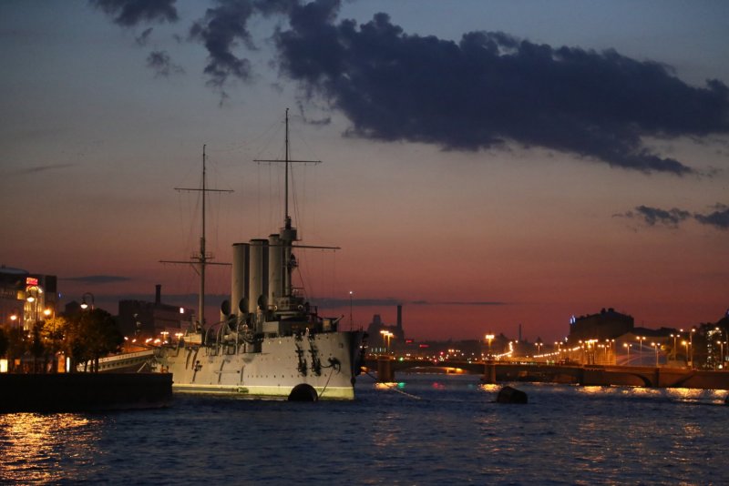 Крейсер Аврора на Неве в Санкт-Петербурге