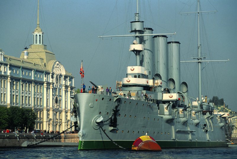 Корабль крейсер Аврора в Питере
