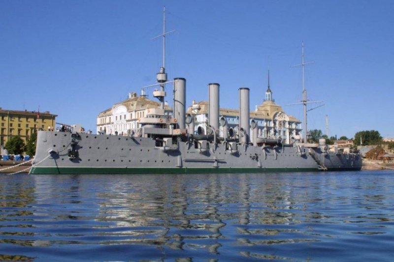 Памятник крейсер Аврора