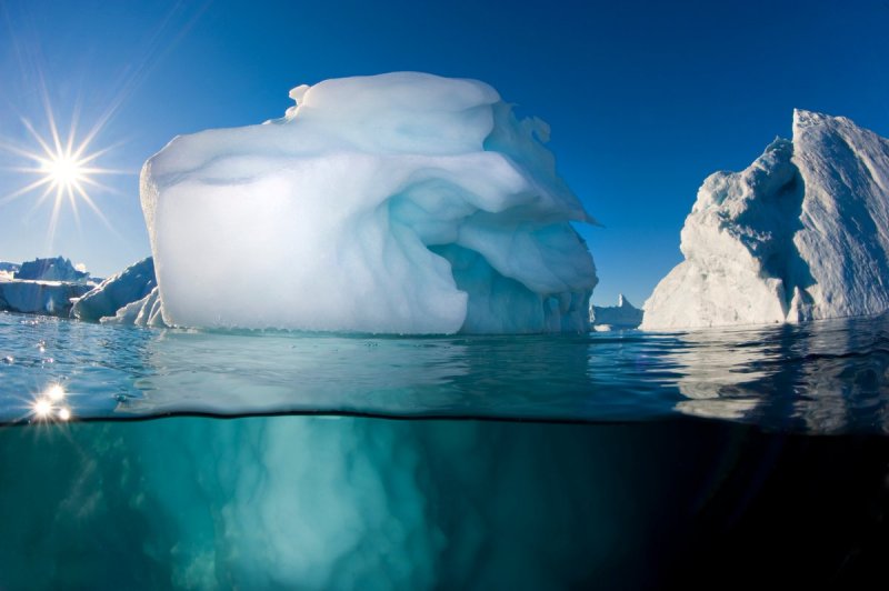 Айсберги Антарктиды под водой