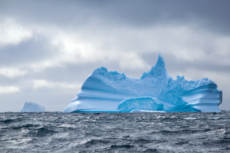 Айсберги в Атлантическом океане