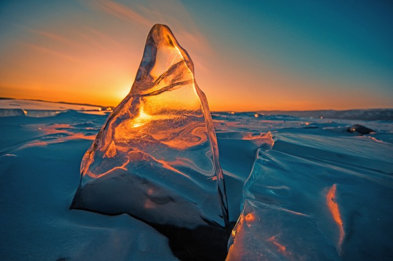 Ледяные глыбы на Байкале