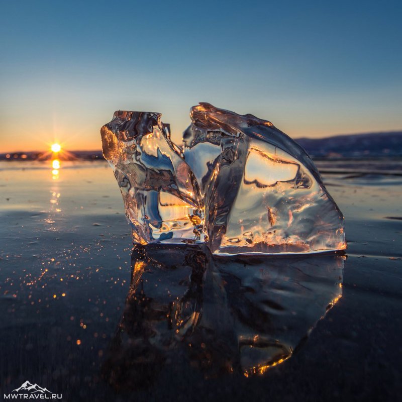 Байкал зимой прозрачный лед