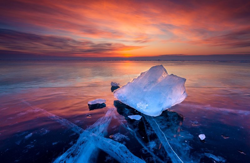 Изумрудный лед на Байкале
