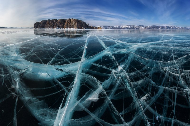 Изумрудный лед на Байкале