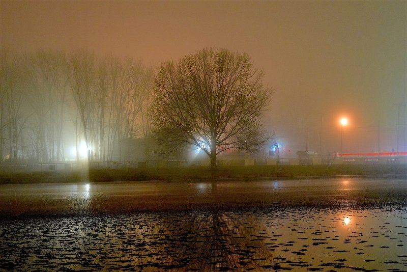 Туман вечером в городе