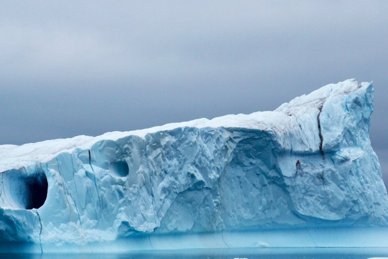 Лед в Арктике тает