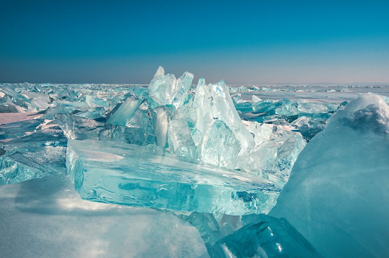 Синий прозрачный лед