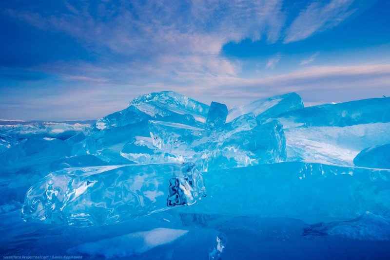 Зима Байкал голубой лед