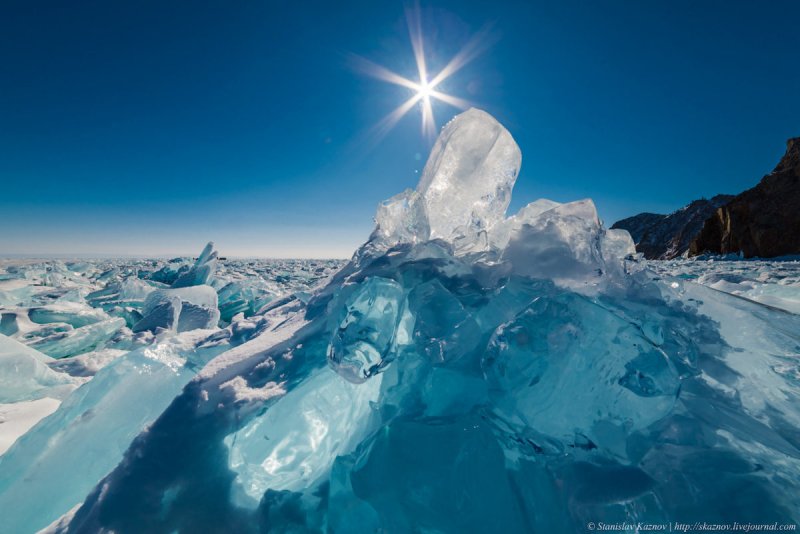 Голубой лед озера Байкал