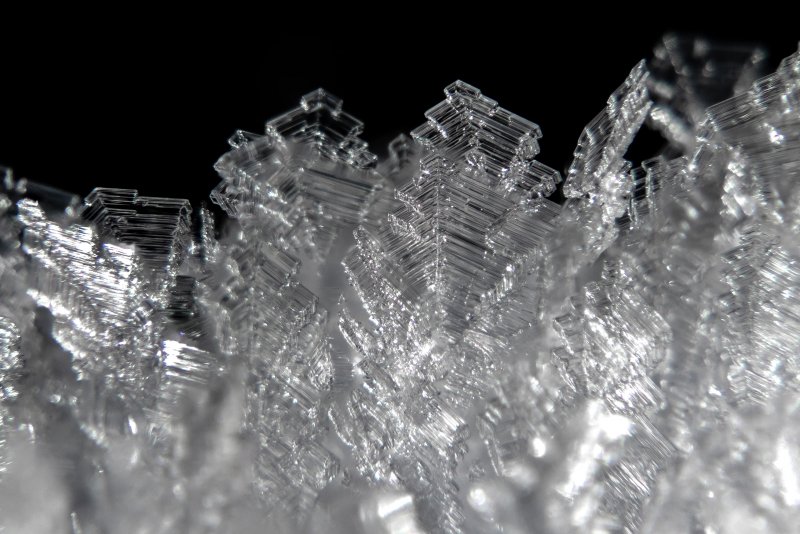 Снежные кристаллики