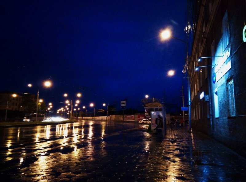 Улица после дождя ночью