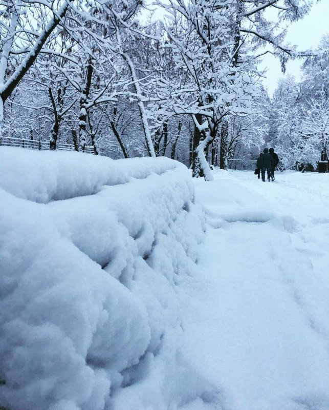 Зима сугробы Москва