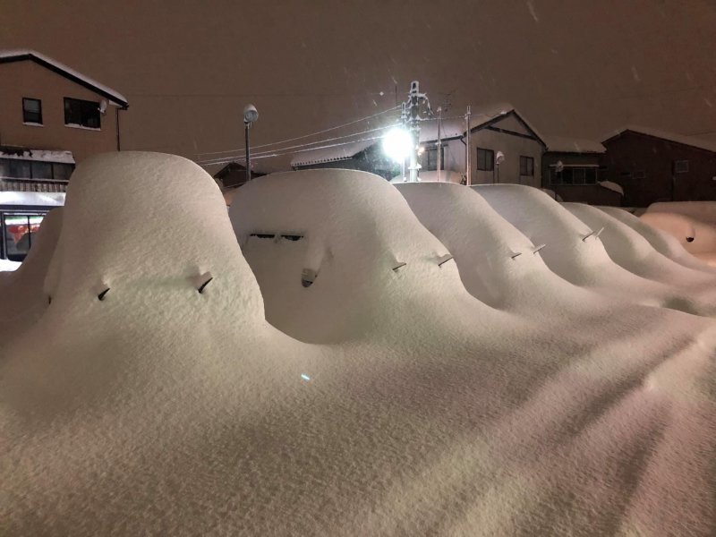 Снежные сугробы в Норильске