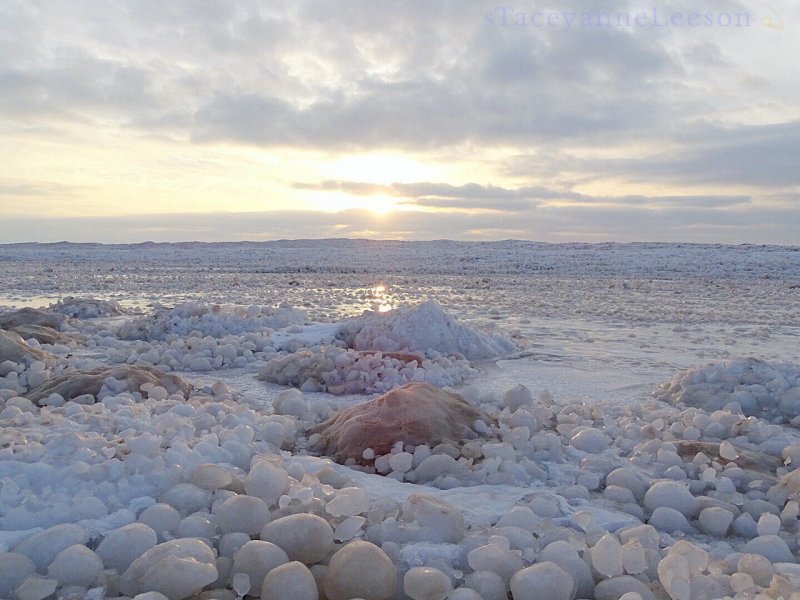 Ледяные шары на озере Мичиган