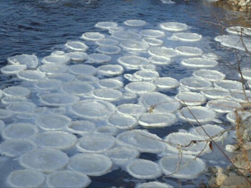 Блинчатый лед Байкала