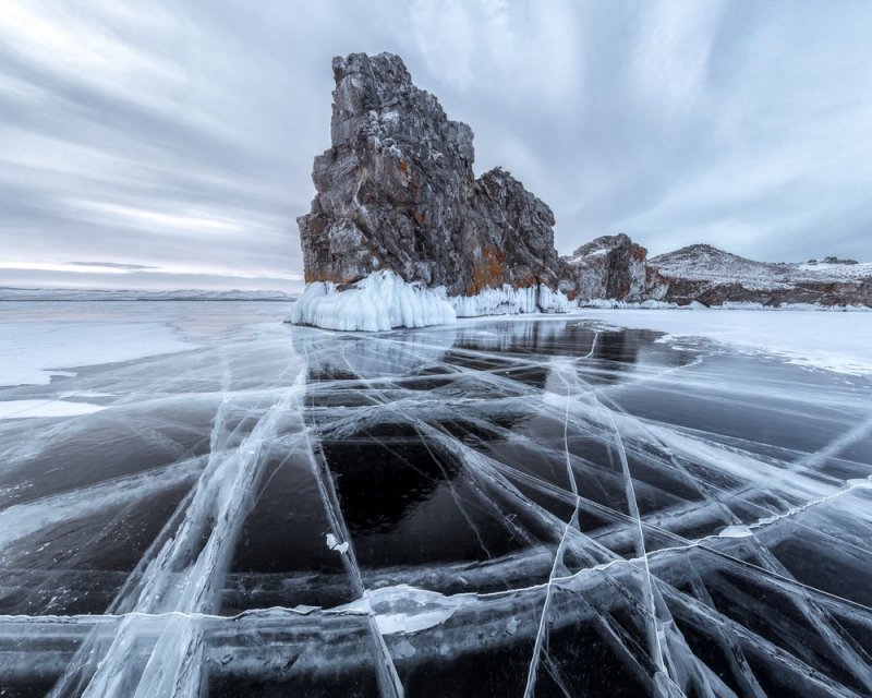 Темный лед Байкала