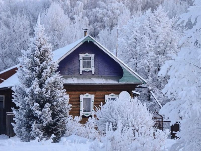 Деревенский домик зима