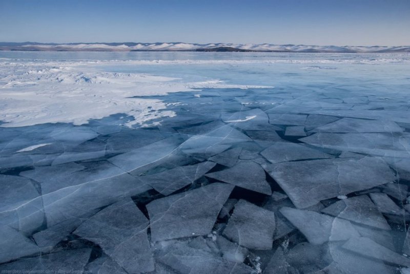 Прозрачная глыба льда