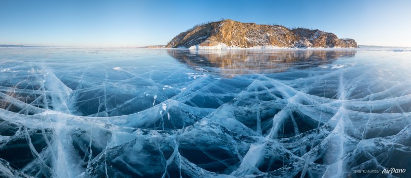 Озеро Байкал зимой вид сверху