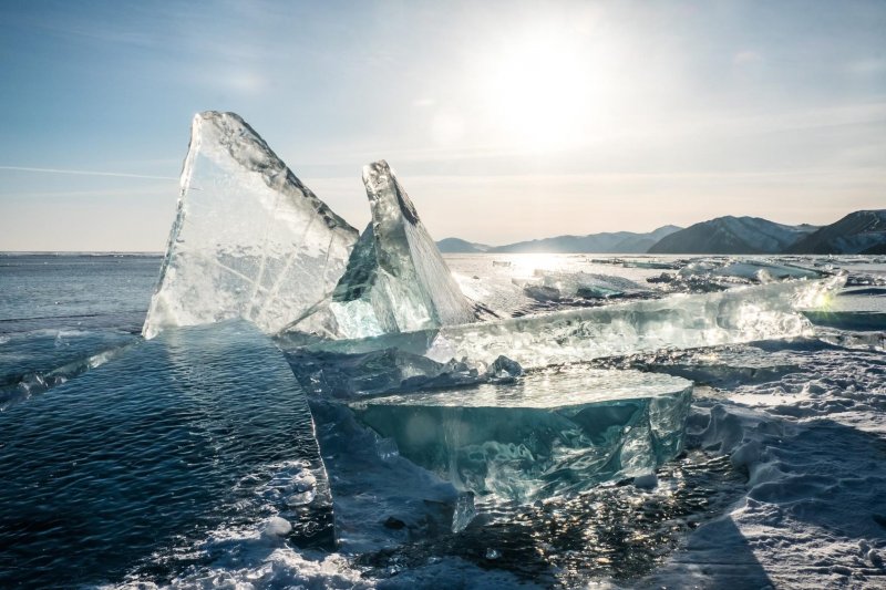 Кристально чистый лед Байкала