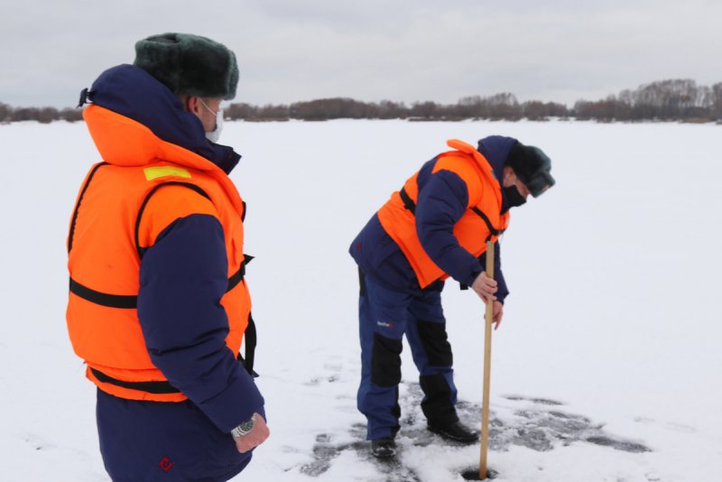 Измерили толщину льда на водоёмах