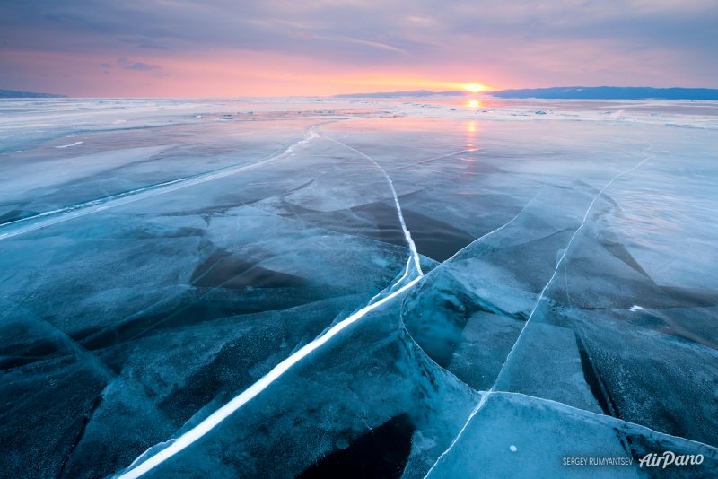 Озеро Байкал зимой вид сверху