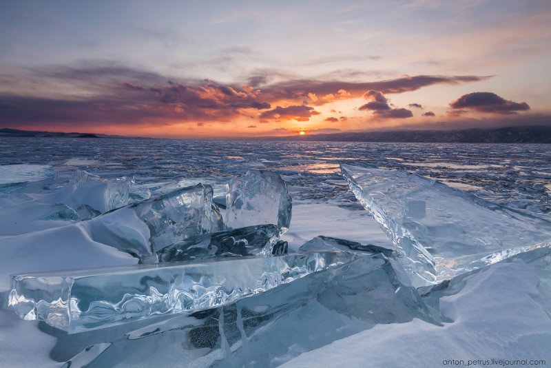 Замороженное озеро Байкал