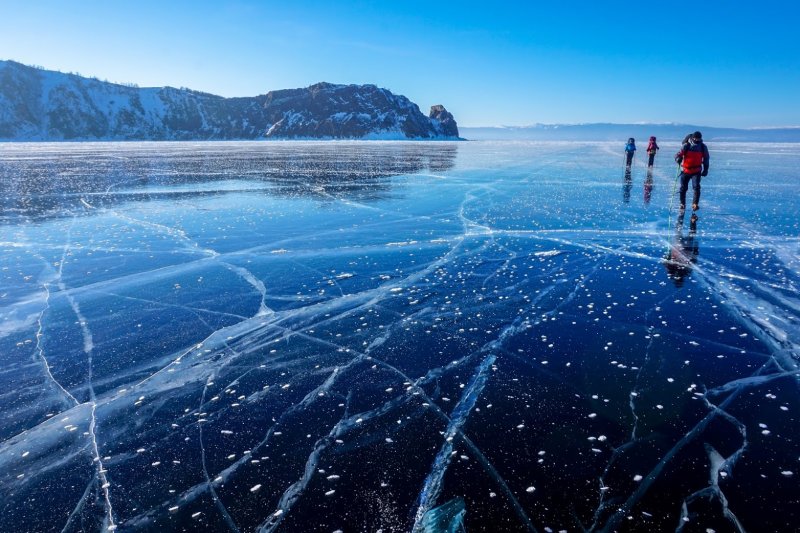 Озеро Байкал зима